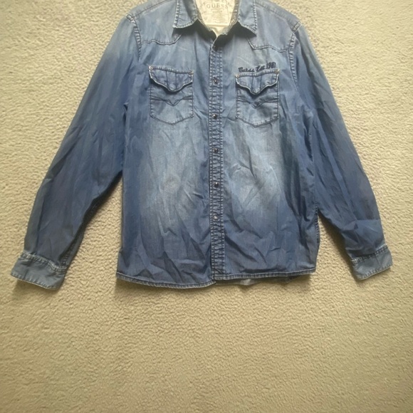 GUESS Established 1981 Men’s Button Down Blue Denim Shirt Medium - Picture 1 of 9